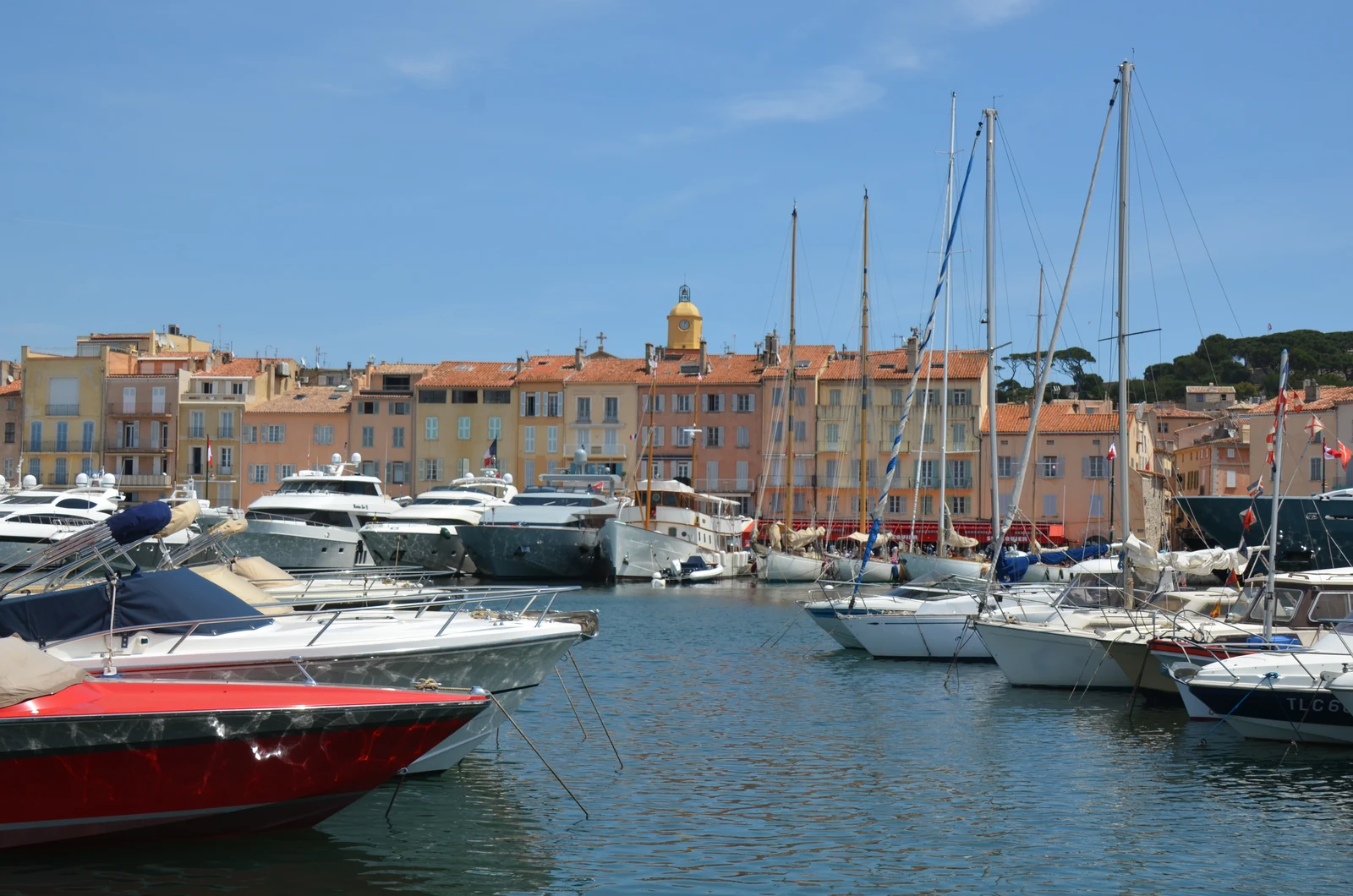 Saint-Tropez — façades du vieux port